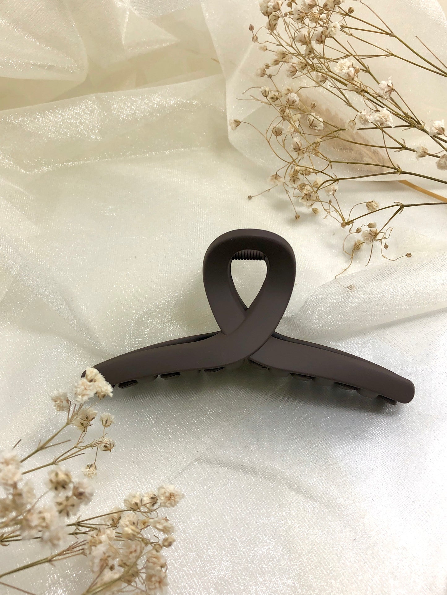 Matte Loop Hair Claw