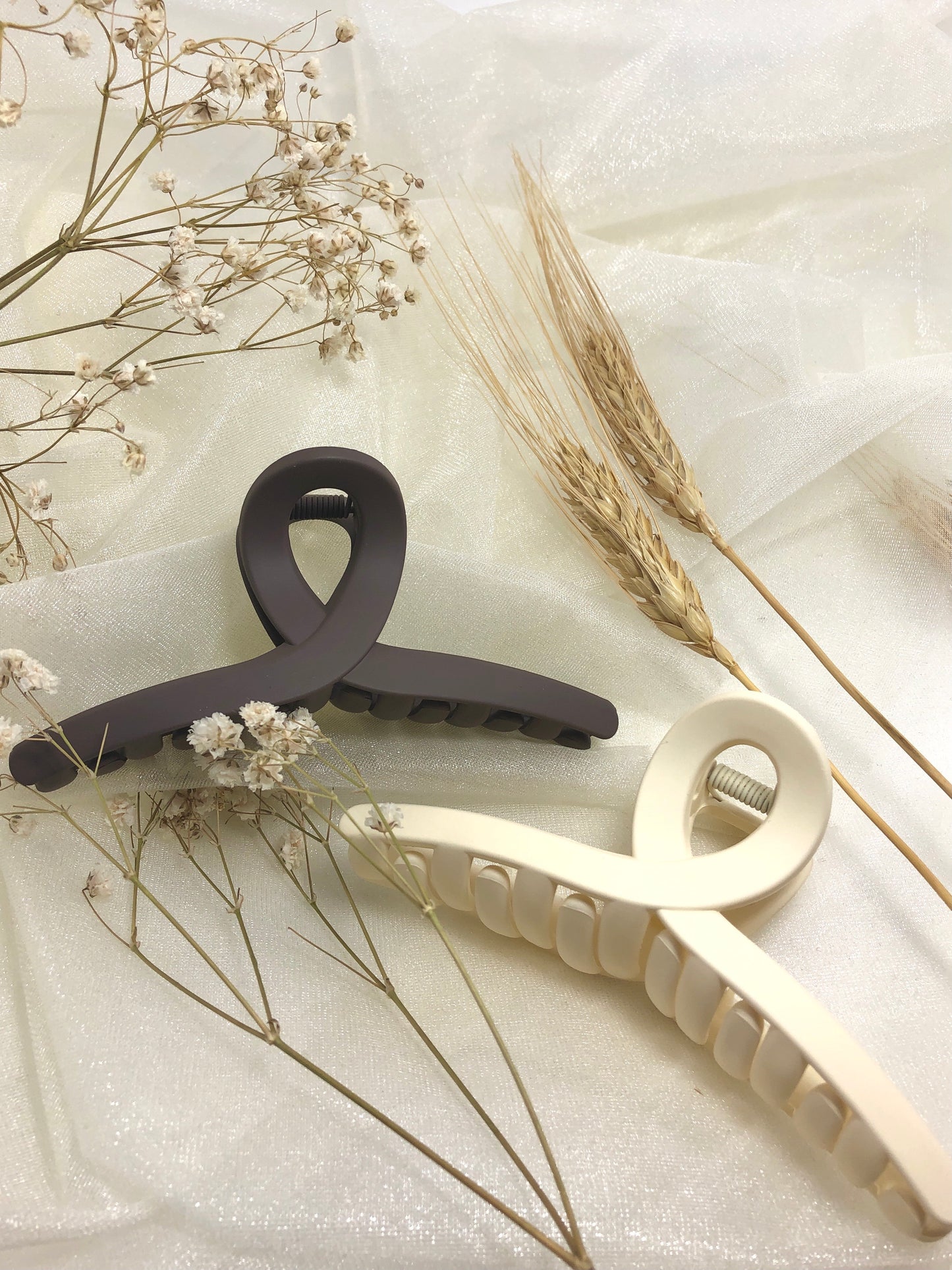 Matte Loop Hair Claw